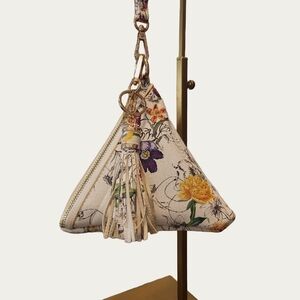 Floral White PYRAMID Clutch with Tassel, FAUX LEATHER EUC
